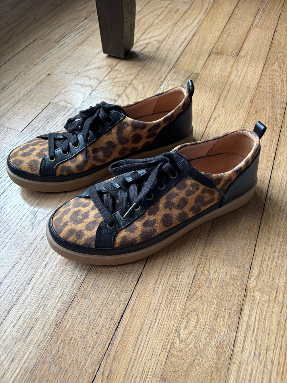 Vionic Winny Leather Low Top Sneakers Tan Leopard Print Size 9.5
